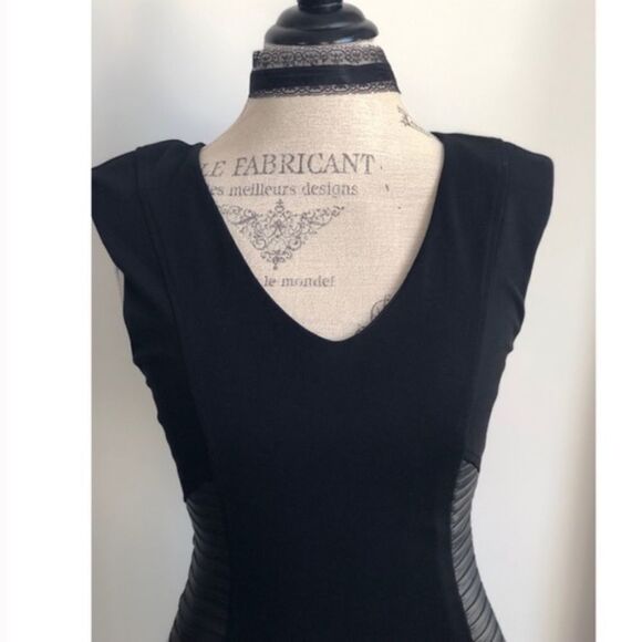 ✨ BEBE Mixed Fabric V Neck Dress✨ - Picture 7 of 8